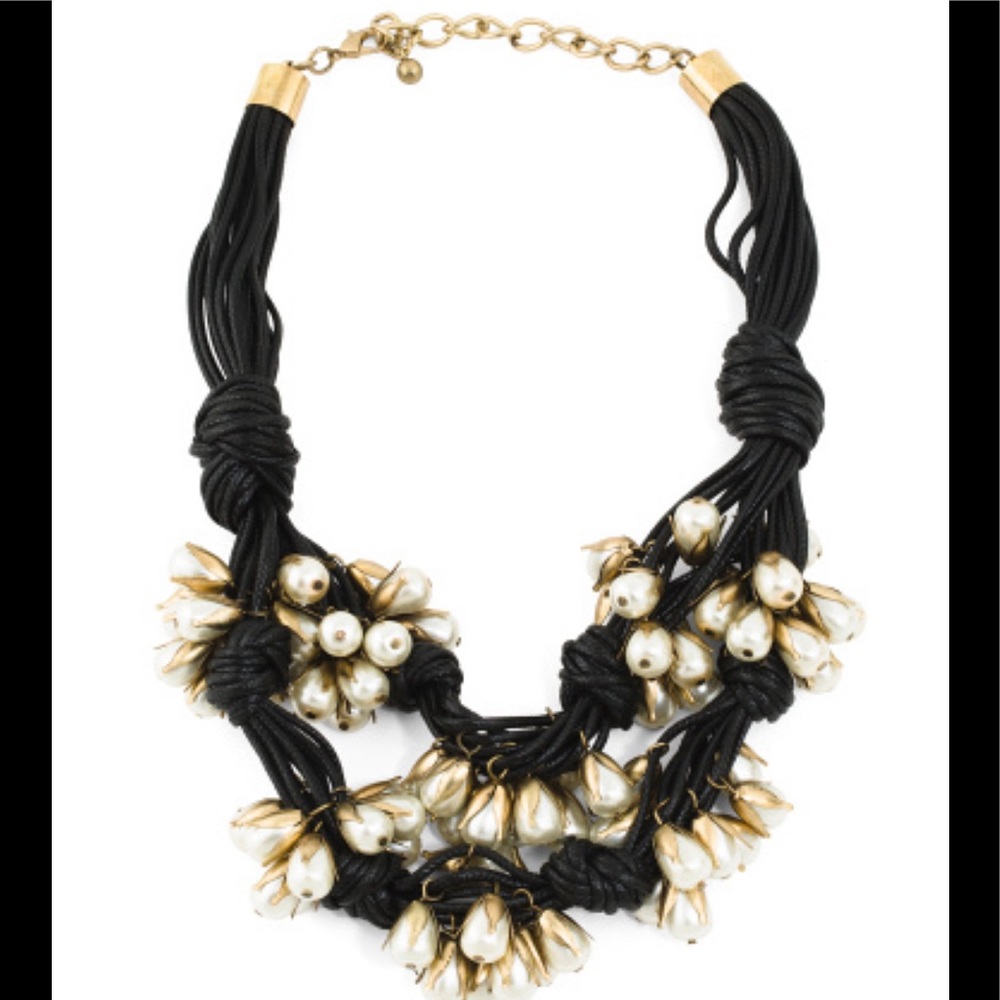 Gardenia knotted cord and pearl necklace